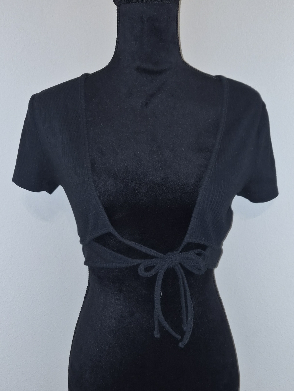 wild fable Black Tie-Front Short Sleeve Crop Top